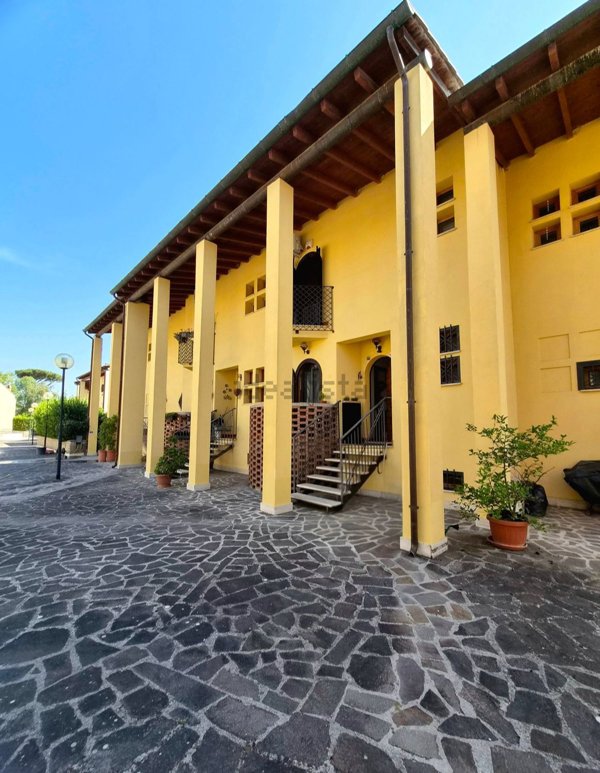 casa indipendente in vendita a Roma in zona Pantan Monastero