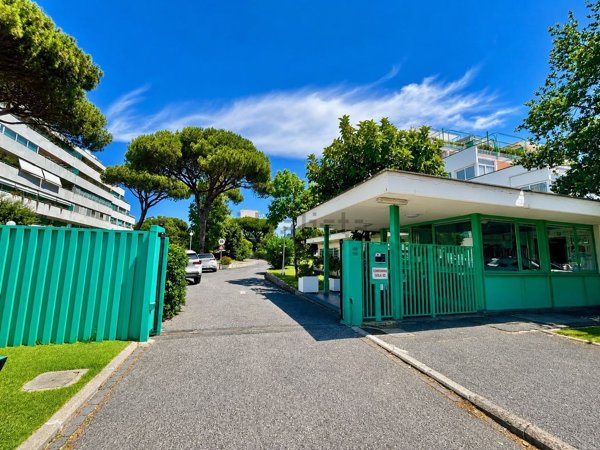 appartamento in vendita a Roma in zona Casal Palocco