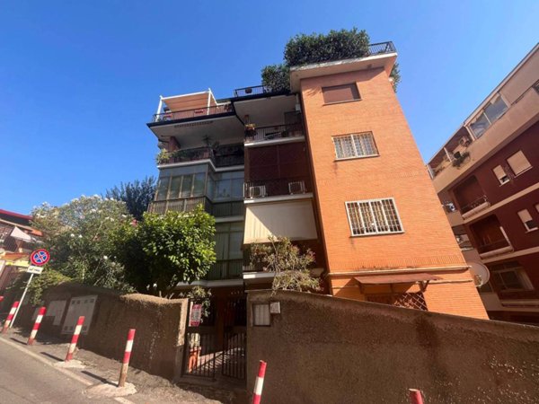 appartamento in vendita a Roma in zona Tor di Quinto