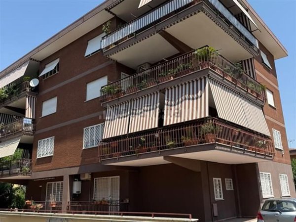 appartamento in vendita a Roma in zona Casal Morena
