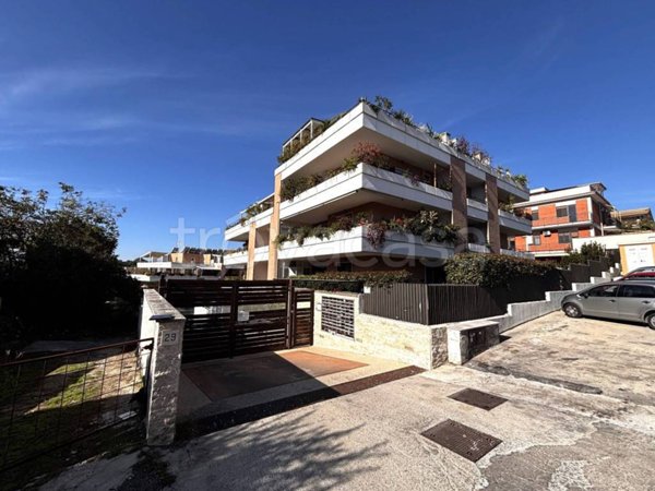 appartamento in vendita a Roma in zona Valle Muricana