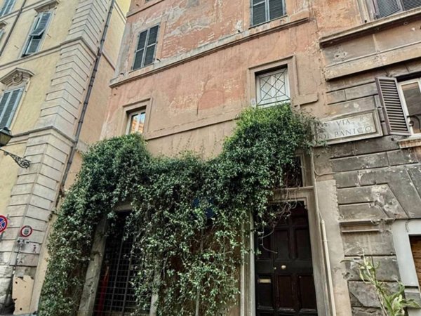 appartamento in vendita a Roma in zona Parione/Sant'Eustachio
