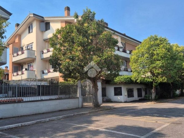 appartamento in vendita a Roma in zona Torre Gaia