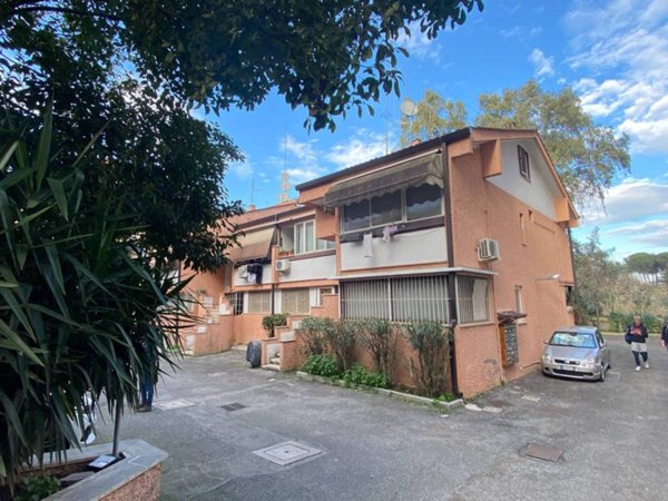appartamento in vendita a Roma in zona Tomba di Nerone