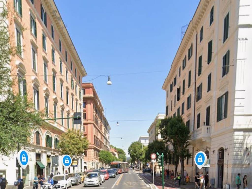 negozio in vendita a Roma in zona Rione Prati