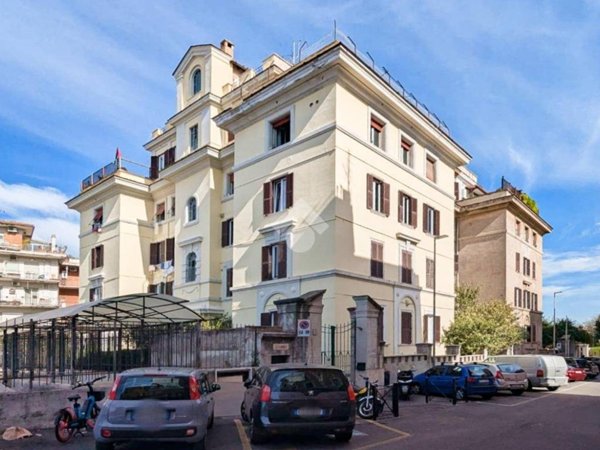 appartamento in vendita a Roma in zona Tuscolano