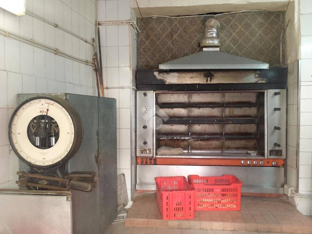 negozio in vendita a Roma in zona Appio Latino