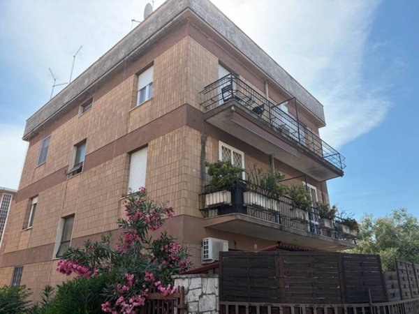 appartamento in vendita a Roma in zona Vitinia