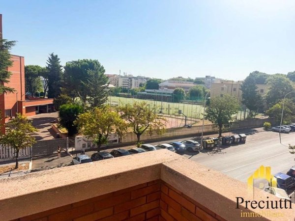appartamento in vendita a Roma in zona Ostiense