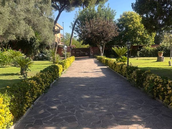 villa in vendita a Roma in zona Appio Pignatelli