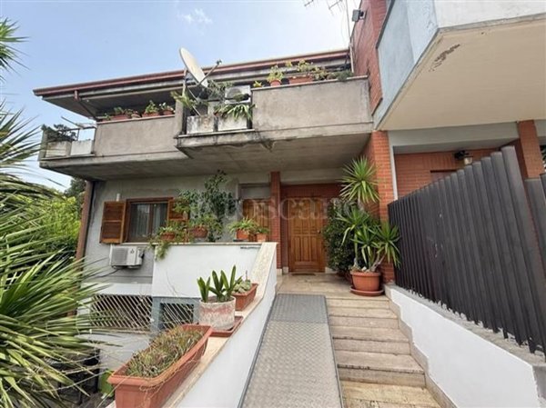 casa indipendente in vendita a Roma in zona Corviale