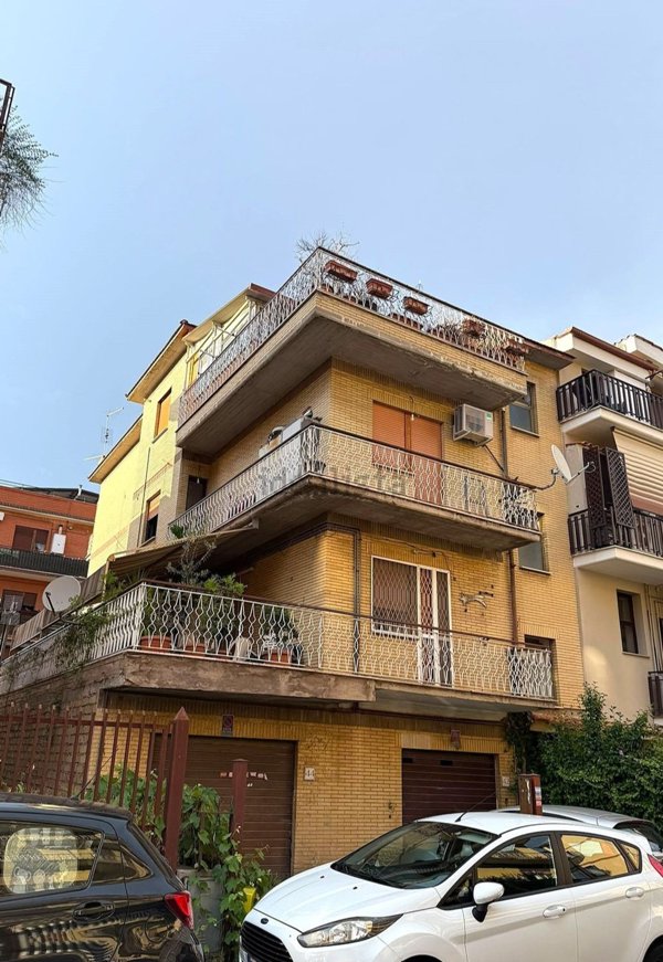 appartamento in vendita a Roma in zona Torre Angela