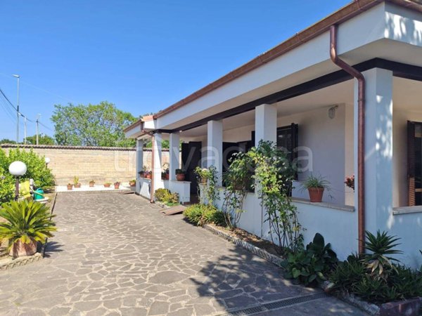 casa indipendente in vendita a Roma in zona Finocchio