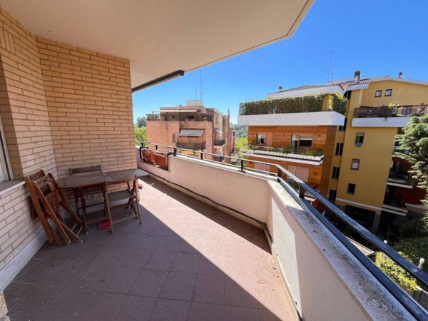 appartamento in vendita a Roma in zona Tomba di Nerone