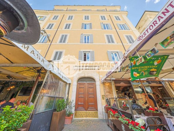appartamento in vendita a Roma in zona Parione/Sant'Eustachio