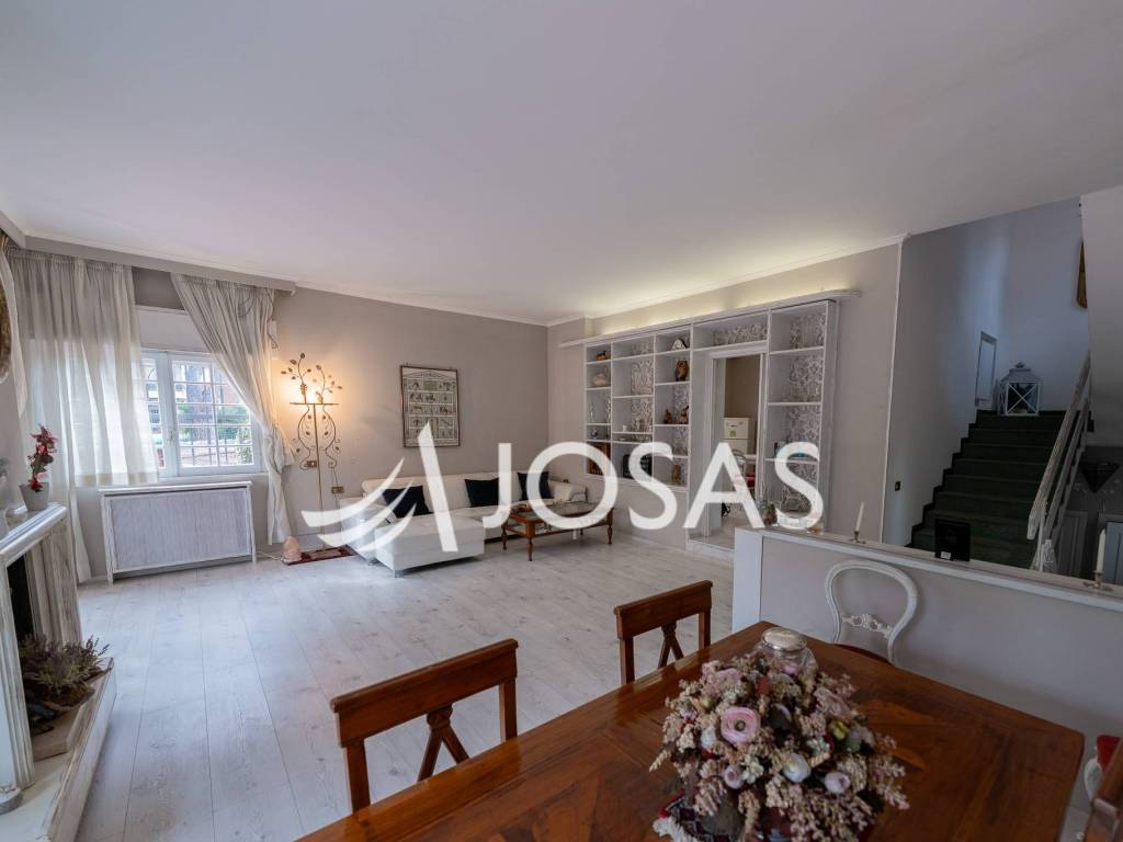 casa indipendente in vendita a Roma in zona Axa