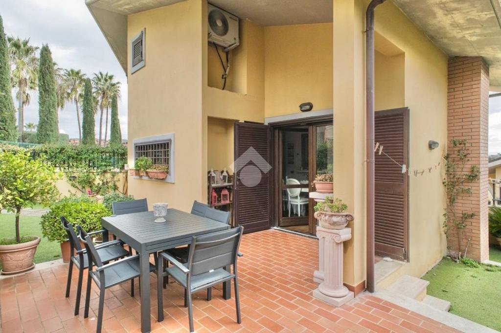 casa indipendente in vendita a Roma