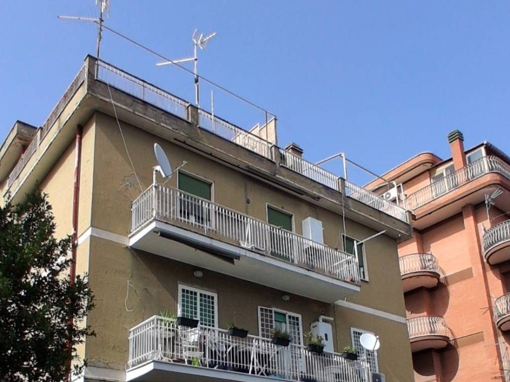 appartamento in vendita a Roma in zona Torre Angela