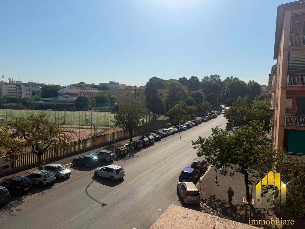 appartamento in vendita a Roma in zona Ostiense