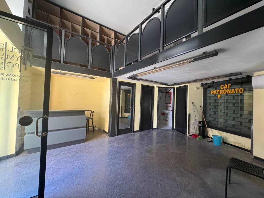 negozio in vendita a Roma in zona Primavalle