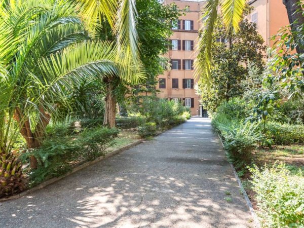 appartamento in vendita a Roma in zona Ostiense