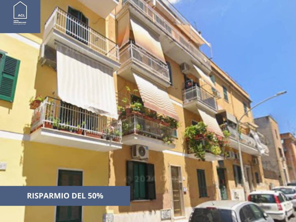appartamento in vendita a Roma in zona Tuscolano