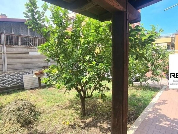 appartamento in vendita a Roma in zona Torre Angela