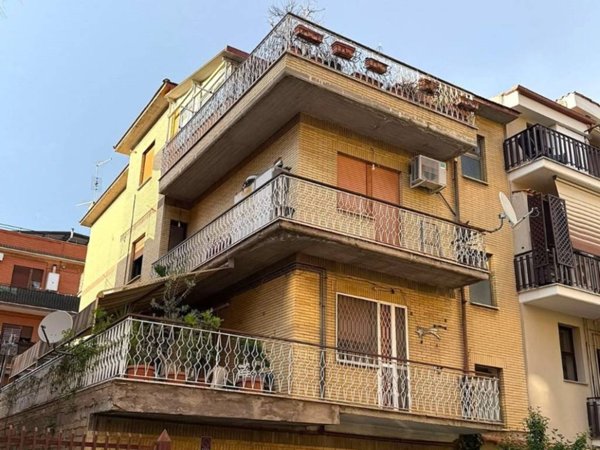 appartamento in vendita a Roma in zona Torre Angela