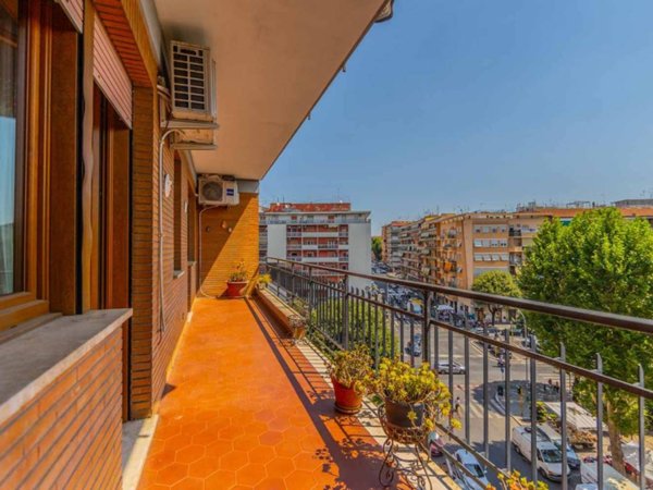 appartamento in vendita a Roma in zona Appio Claudio