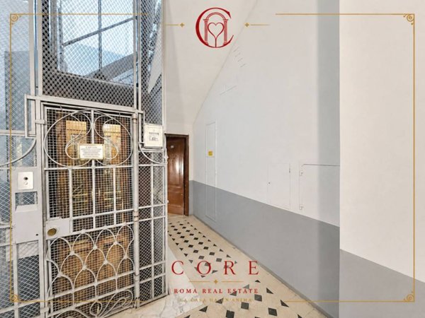 locale commerciale in vendita a Roma in zona Centro Storico