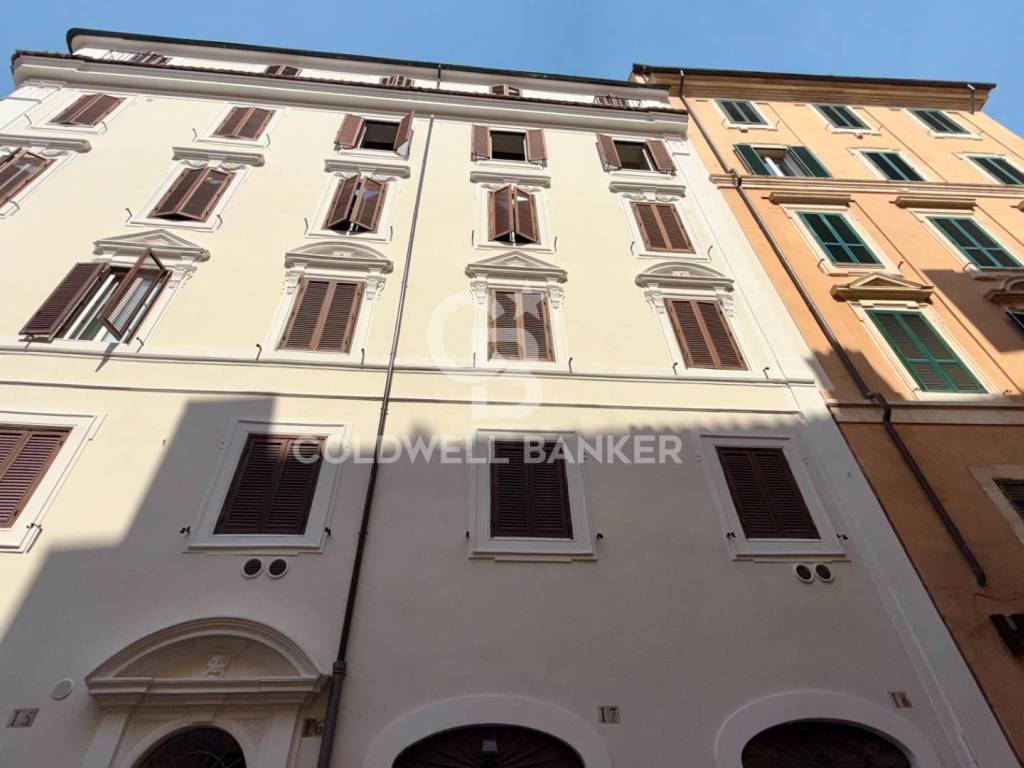 negozio in vendita a Roma in zona Parione/Sant'Eustachio