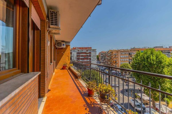 appartamento in vendita a Roma in zona Appio Claudio