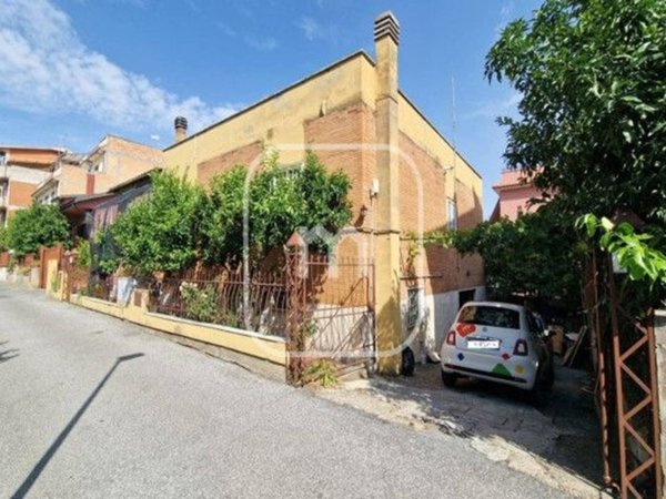 casa indipendente in vendita a Roma in zona Finocchio