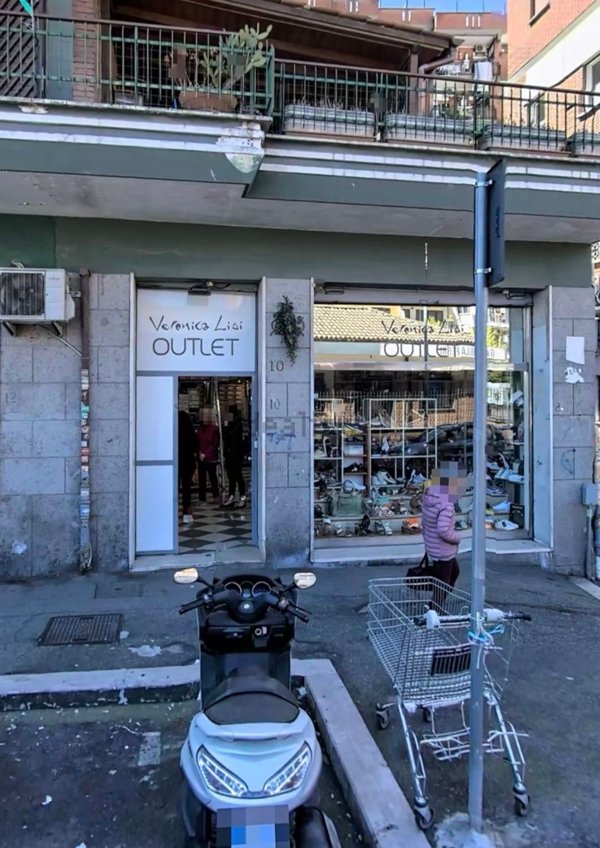 locale commerciale in vendita a Roma in zona Collatino