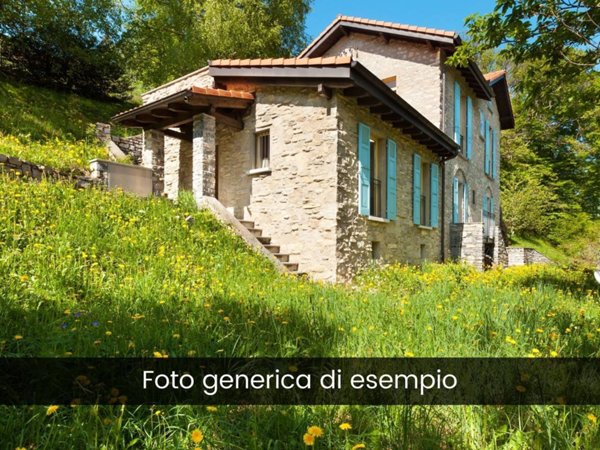 casa indipendente in vendita a Roma in zona Falcognana