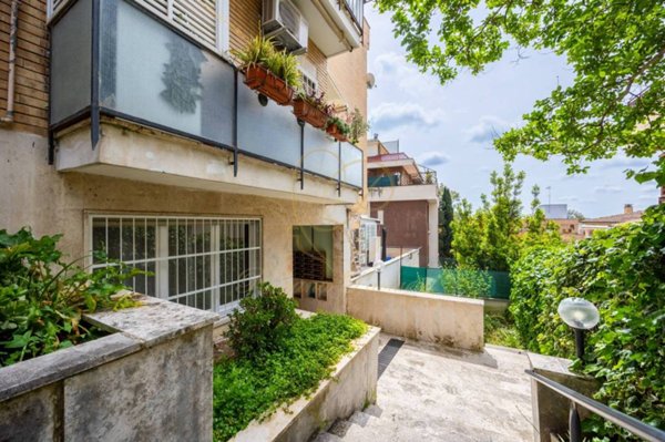 appartamento in vendita a Roma in zona Tomba di Nerone