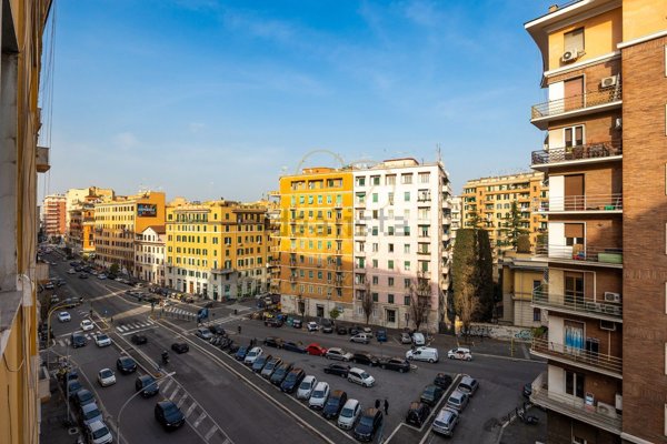 appartamento in vendita a Roma in zona Appio Latino