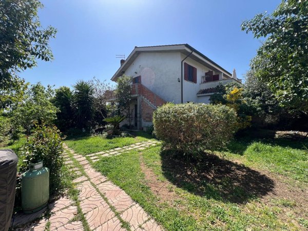 casa indipendente in vendita a Roma in zona Primavalle