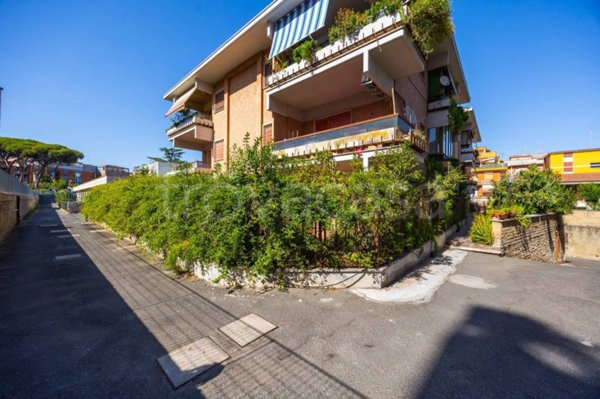 appartamento in vendita a Roma in zona Tomba di Nerone