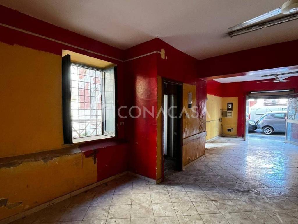 negozio in vendita a Roma in zona Prenestino-Centocelle