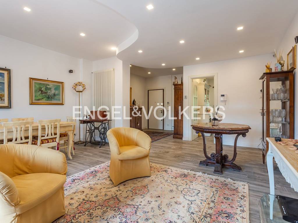 appartamento in vendita a Roma in zona Appio Pignatelli