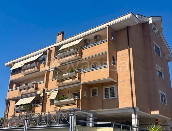 appartamento in vendita a Roma in zona Torrione Cerquetta