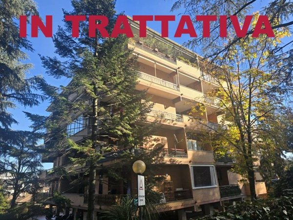 appartamento in vendita a Roma in zona Tomba di Nerone