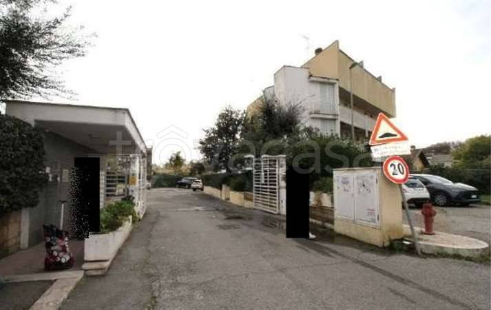 appartamento in vendita a Roma in zona Infernetto