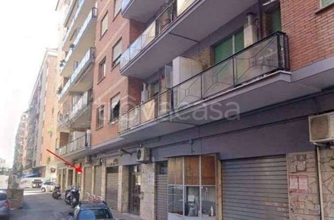 negozio in vendita a Roma in zona Tuscolano