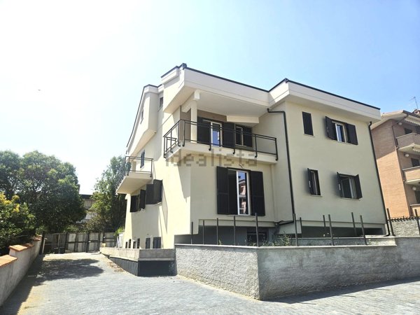 appartamento in vendita a Roma in zona Tor Bella Monaca