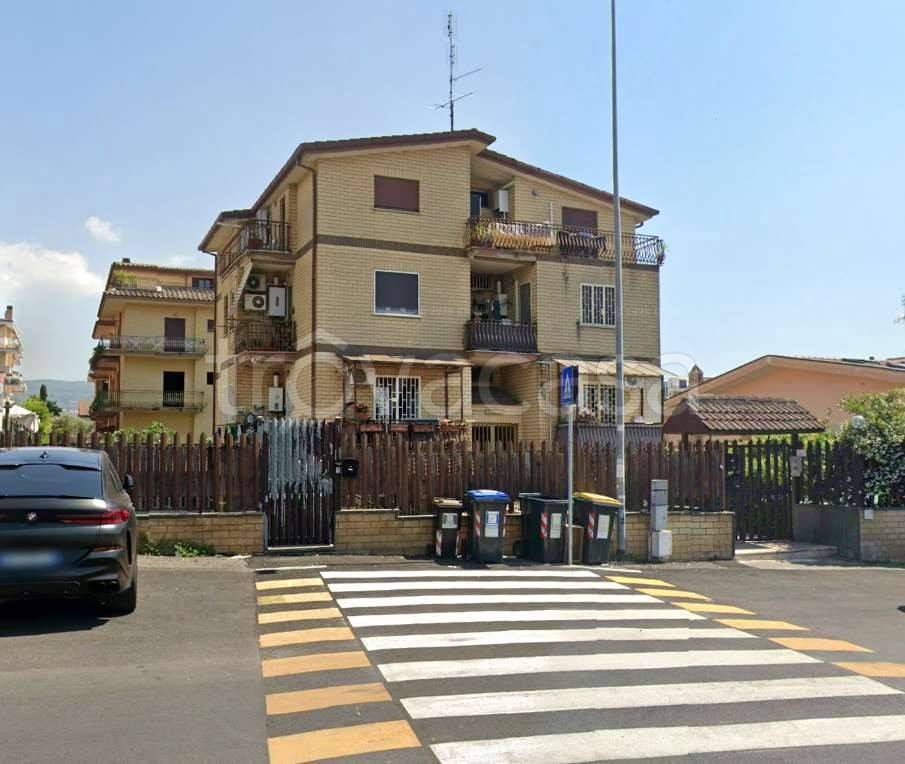 appartamento in vendita a Roma in zona Torre Gaia