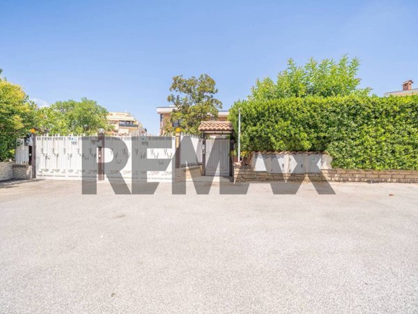 casa indipendente in vendita a Roma in zona Torre Maura