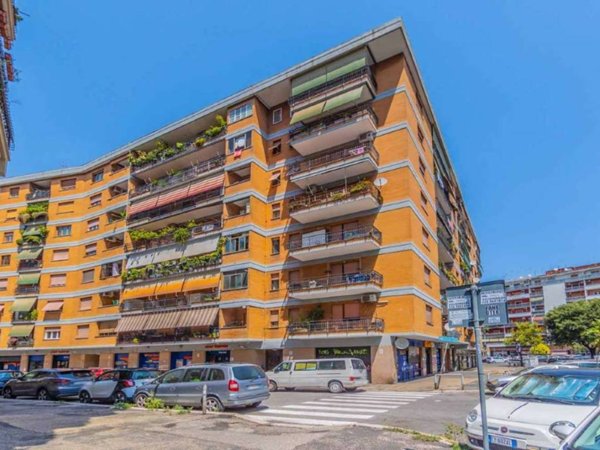 appartamento in vendita a Roma in zona Appio Claudio
