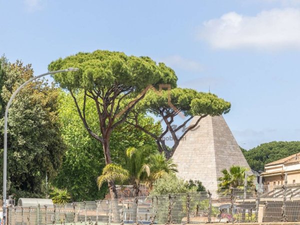 appartamento in vendita a Roma in zona Ostiense